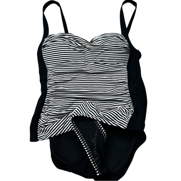 Nip Tuck Swim One Piece Swimsuit Black White Striped Ruched Tummy Control Size 6 - Picture 11 of 13